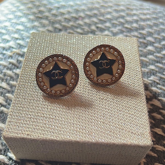 Fashion Button Earrings 🤩🤩 - Picture 2 of 4